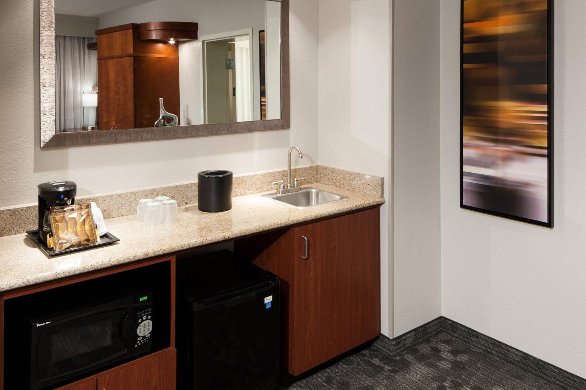Courtyard By Marriott Miami At Dolphin Mall Sweetwater Esterno foto