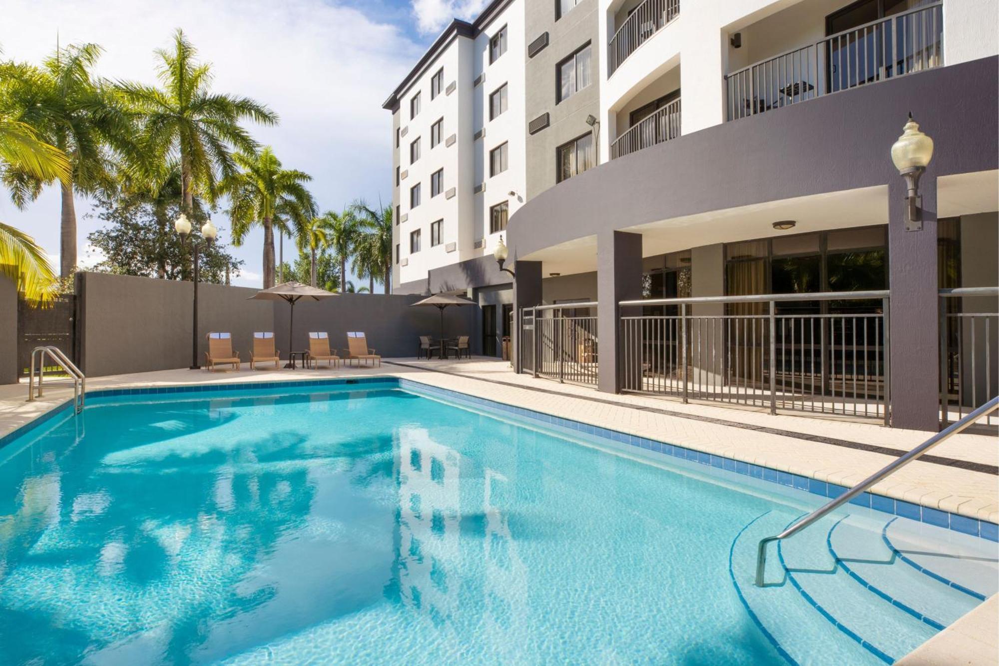 Courtyard By Marriott Miami At Dolphin Mall Sweetwater Esterno foto