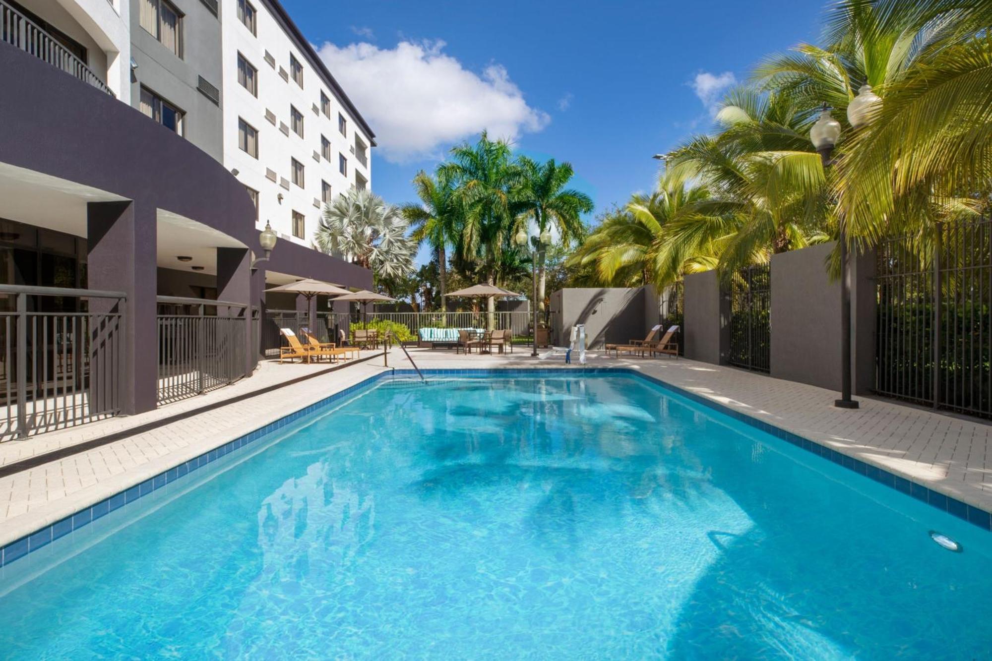 Courtyard By Marriott Miami At Dolphin Mall Sweetwater Esterno foto