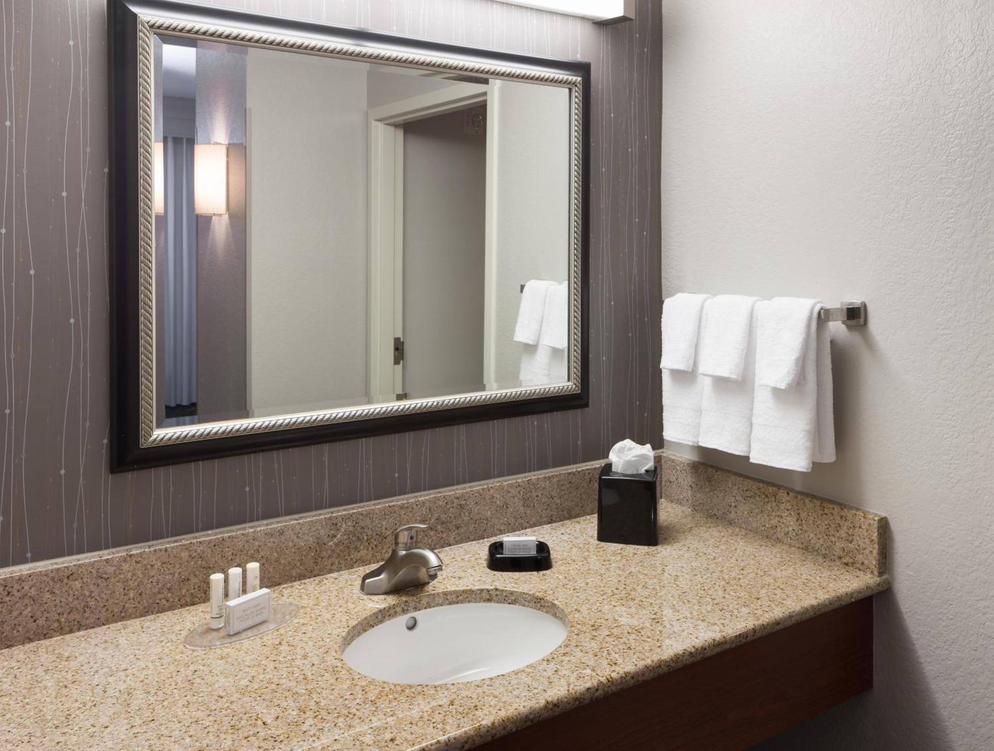 Courtyard By Marriott Miami At Dolphin Mall Sweetwater Esterno foto