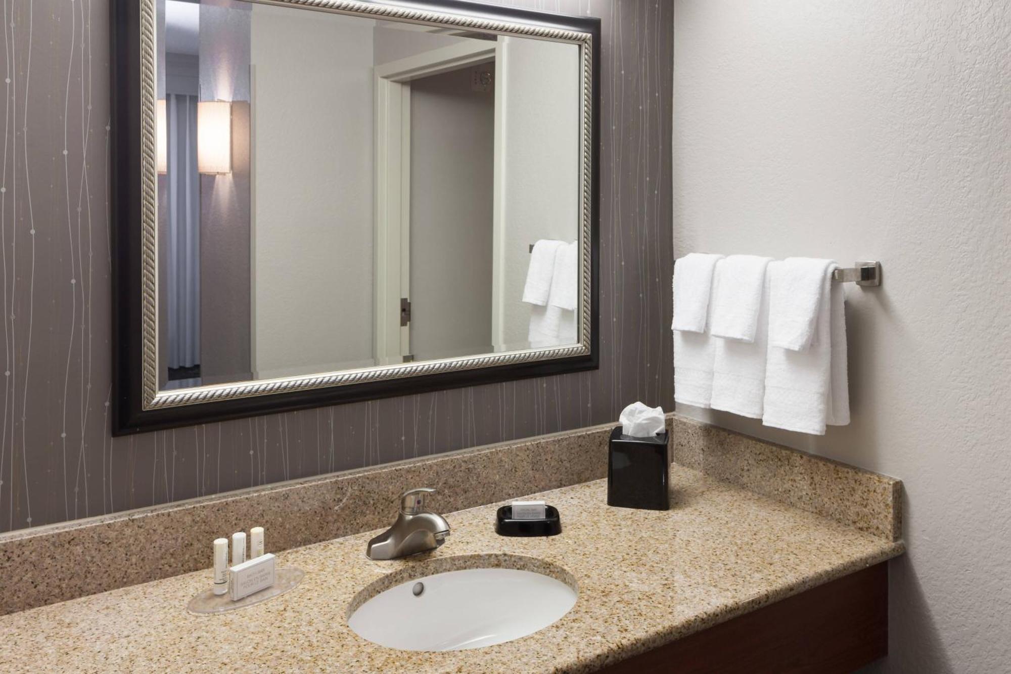 Courtyard By Marriott Miami At Dolphin Mall Sweetwater Esterno foto