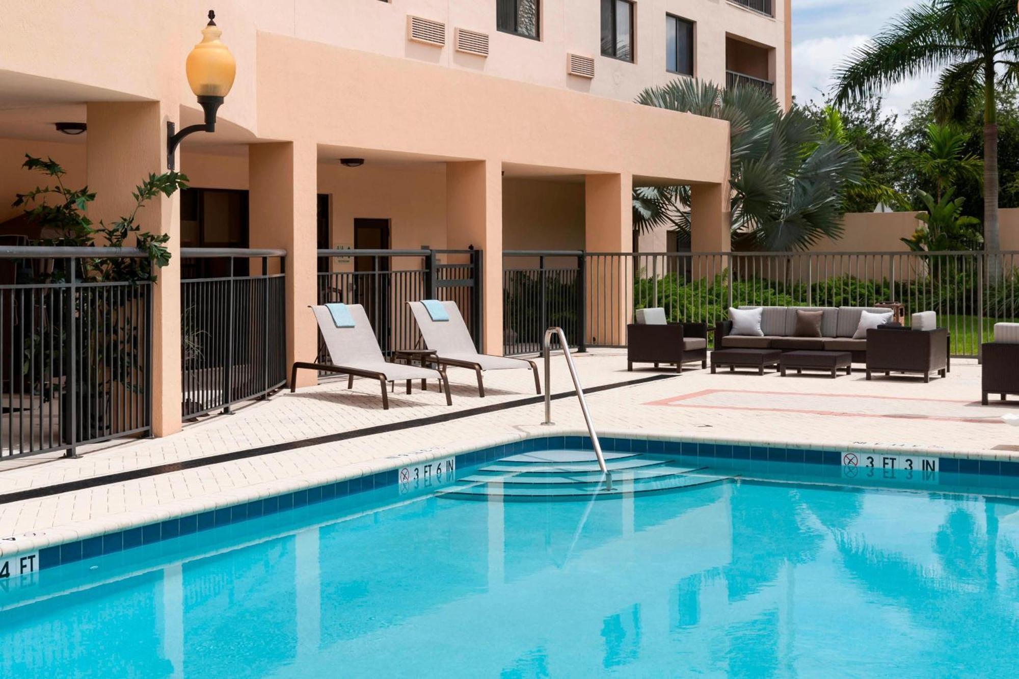 Courtyard By Marriott Miami At Dolphin Mall Sweetwater Esterno foto